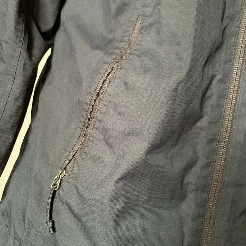 Northface Women’s Resolve Plus Jacket in Black - Picture 7 of 14